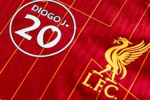 A Liverpool „Örökké 20” emblémával játszik a következő szezonban