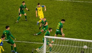 Vert helyzetből felállva ikszelt a Kassa!